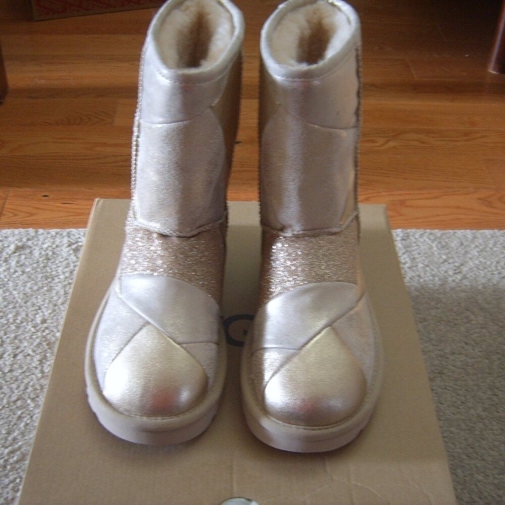 New w/Box UGG Women Classic Glitter Patchwork Boots sz 5